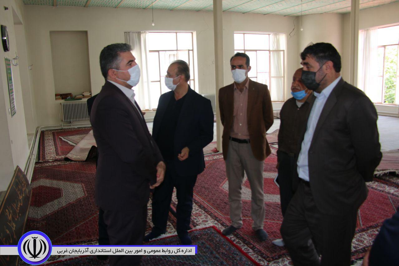 بازدید فرماندار مهاباد از مسجد جامع شهرستان جهت بازسازی