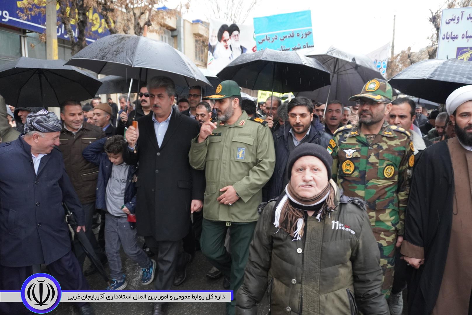 مهابادی‌ها چهل‌وهفتمین سالگرد پیروزی انقلاب اسلامی را زیر باران جشن گرفتند