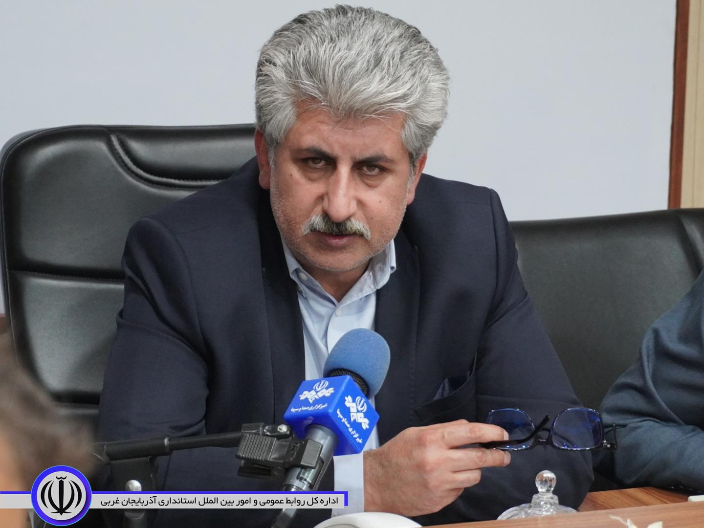 جلسه بررسی وضعیت آب و فاضلاب در مهاباد