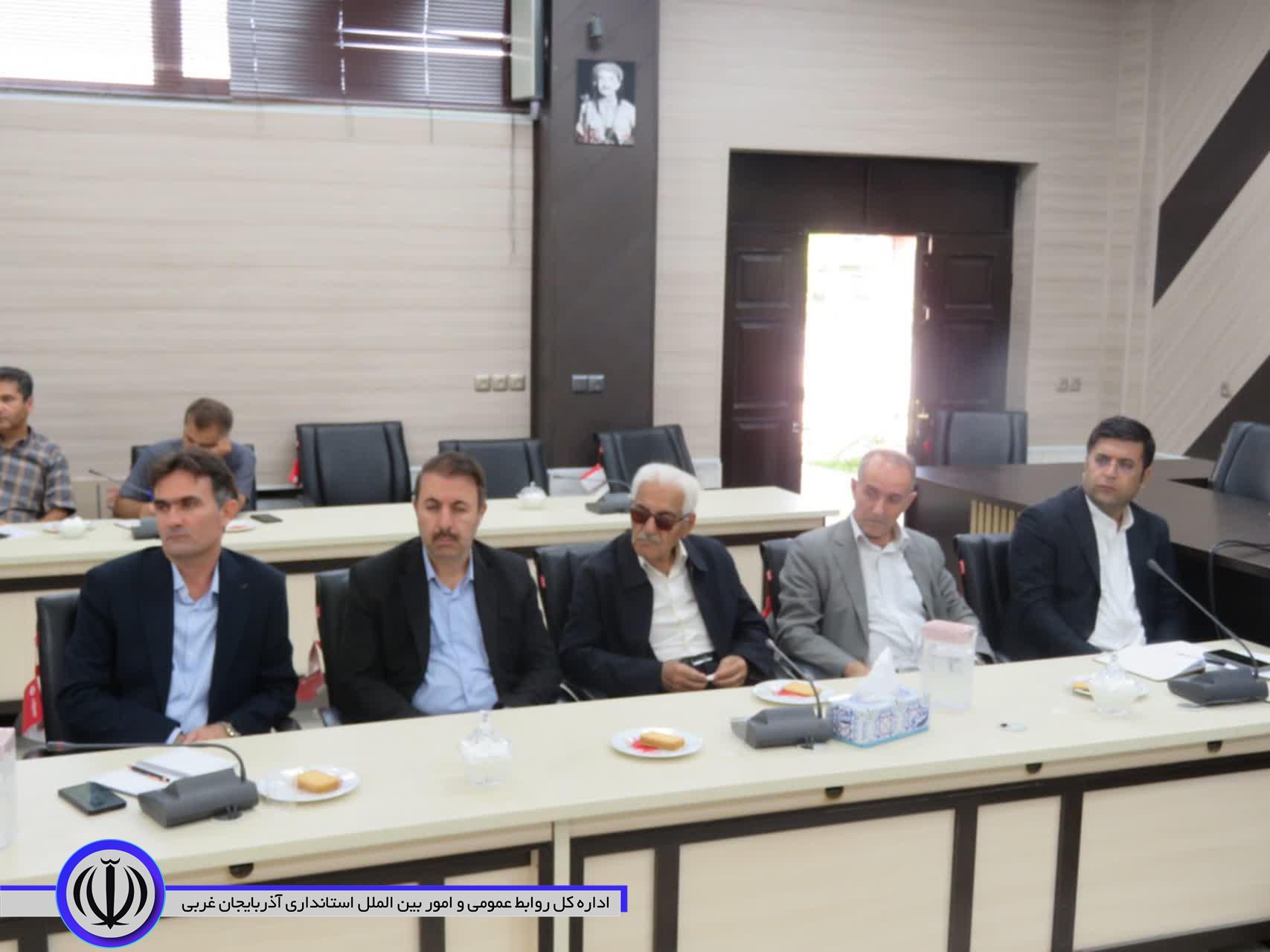 نشستی صمیمی و سه ساعته تشکل‌های مردم‌ نهاد و فرماندار ویژه مهاباد