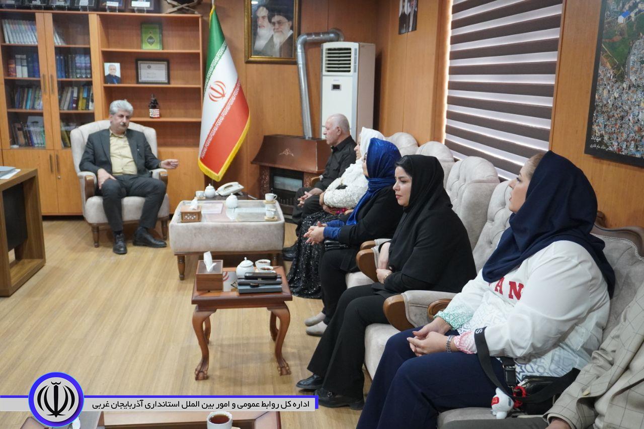 تجلیل فرماندار ویژه مهاباد از سرگل علیزاده مربی تیم ملی والیبال دختران