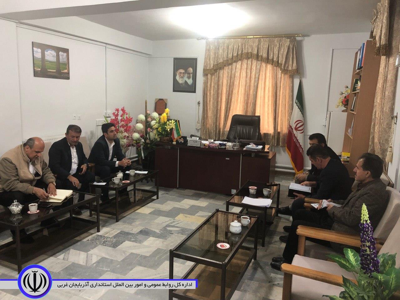 جلسه برنامه ریزی و هماهنگی برگزاری روز شوراها در بخشداری مرکزی برگزار گردید.