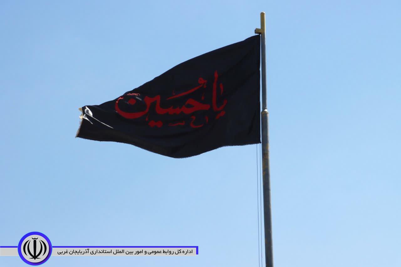 طنین «هیهات من الذله» در مهاباد در آیین سنتی علمبندی ماه محرم