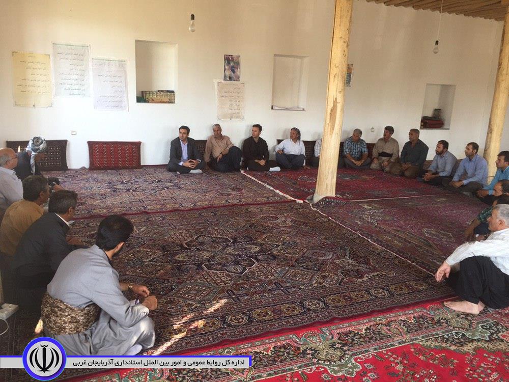 بازدید و حضور پاکزاد بخشدار مرکزی همراه رئیس ادره راهداری و حمل و نقل جاده ای در روستای داش تیمور