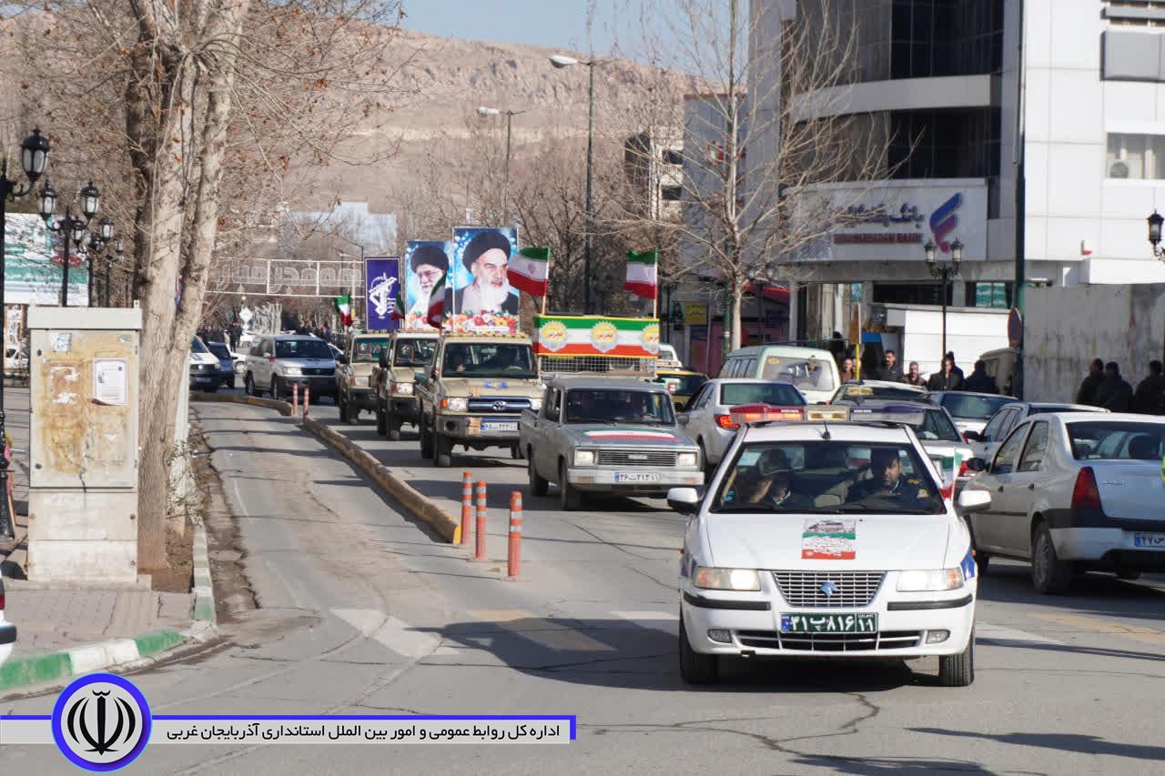 برگزاری رژه خودرویی در مهاباد