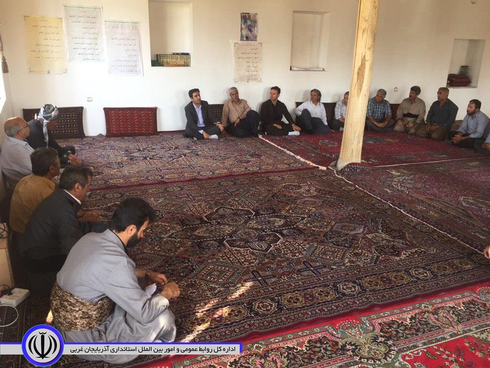 بازدید و حضور پاکزاد بخشدار مرکزی همراه رئیس ادره راهداری و حمل و نقل جاده ای در روستای داش تیمور