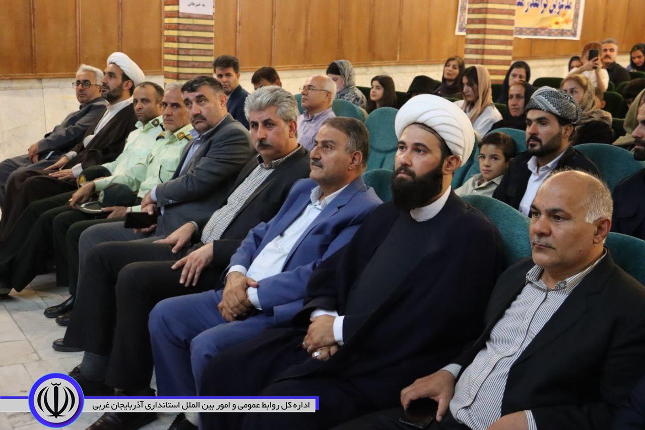 تداوم جشن و سرور و دف نوازی به مناسبت میلاد پیامبر اکرم (ص) و هفته وحدت در مهاباد