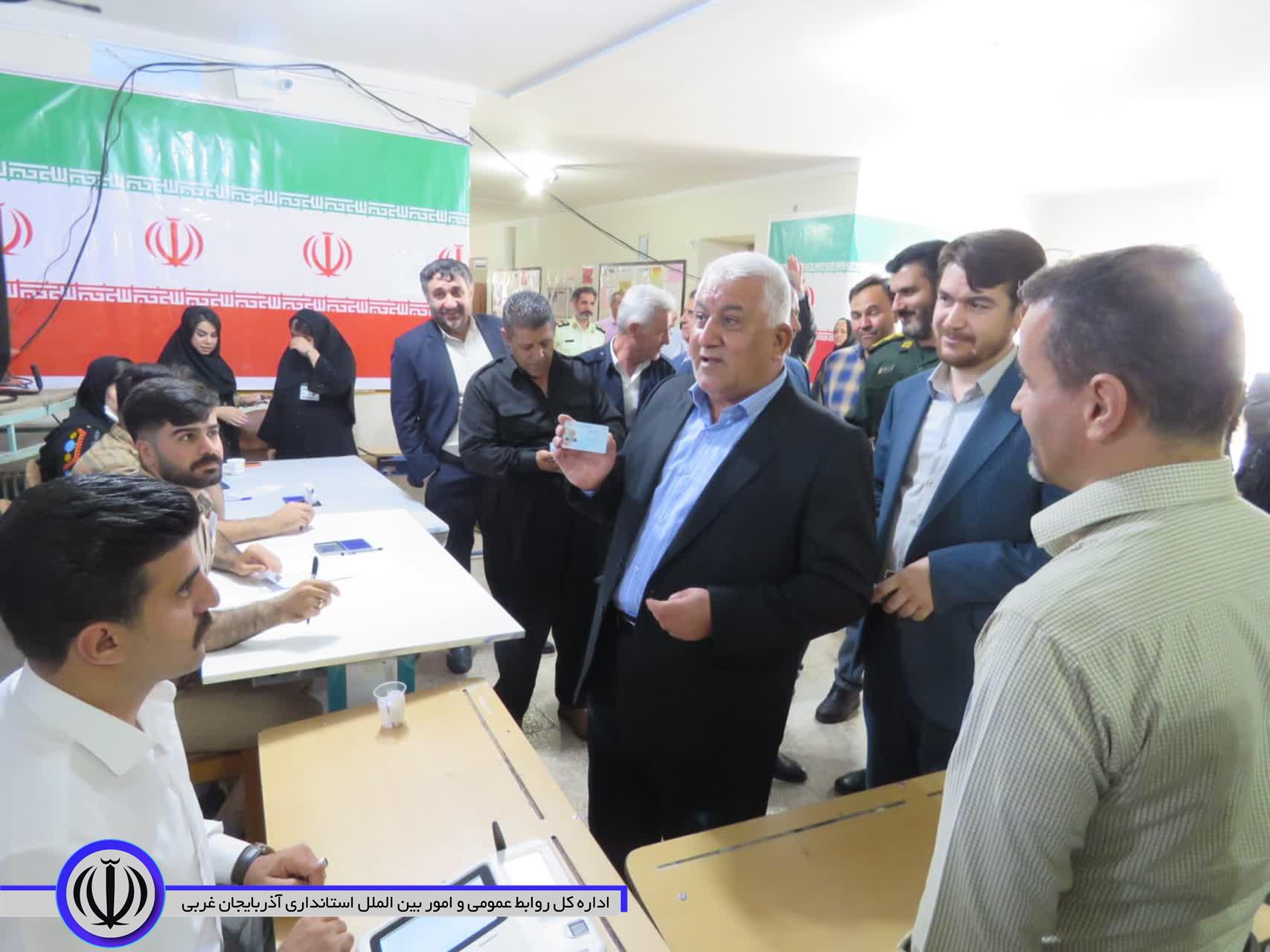 اعضای شورای تامین مهاباد رای خود را به صندوق انداختند