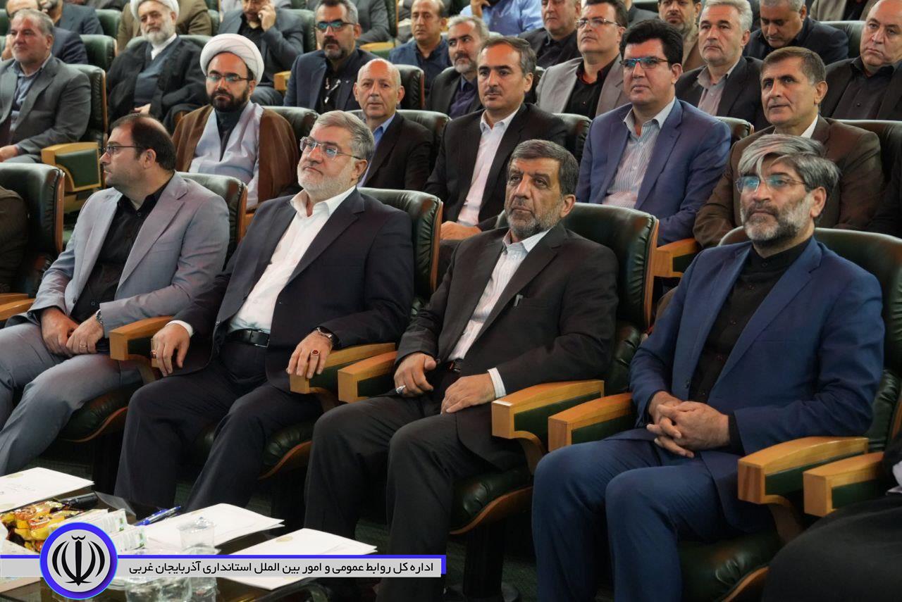 اجرای 5 هزار پروژه عمرانی در آذربایجان غربی محصول برنامه ریزی درست، هم افزایی، تلاش شبانه روزی و امنیت پایدار بود/ ریل گذاری توسعه استان با همفکری نمایندگان مجلس انجام شده است/ ظرفیت های کم نظیر آذربا
