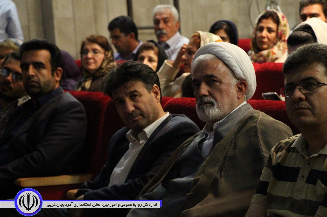دومین جشنواره داستان کوردی در مهاباد با معرفی و تجلیل از برترینها به کار خود پایان داد.