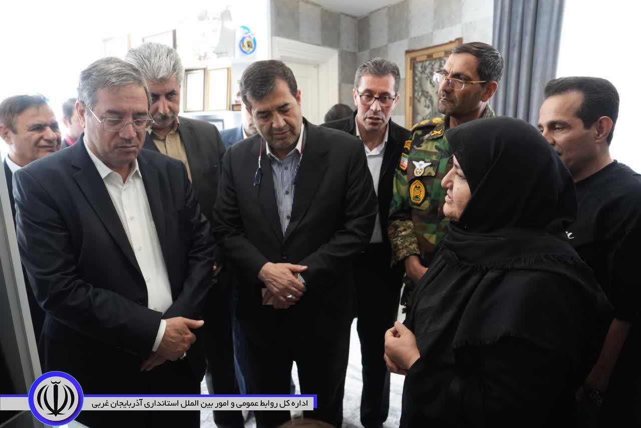 دیدار وزیر ورزش و جوانان و استاندار آذربایجان‌غربی با خانواده شهید حیدری