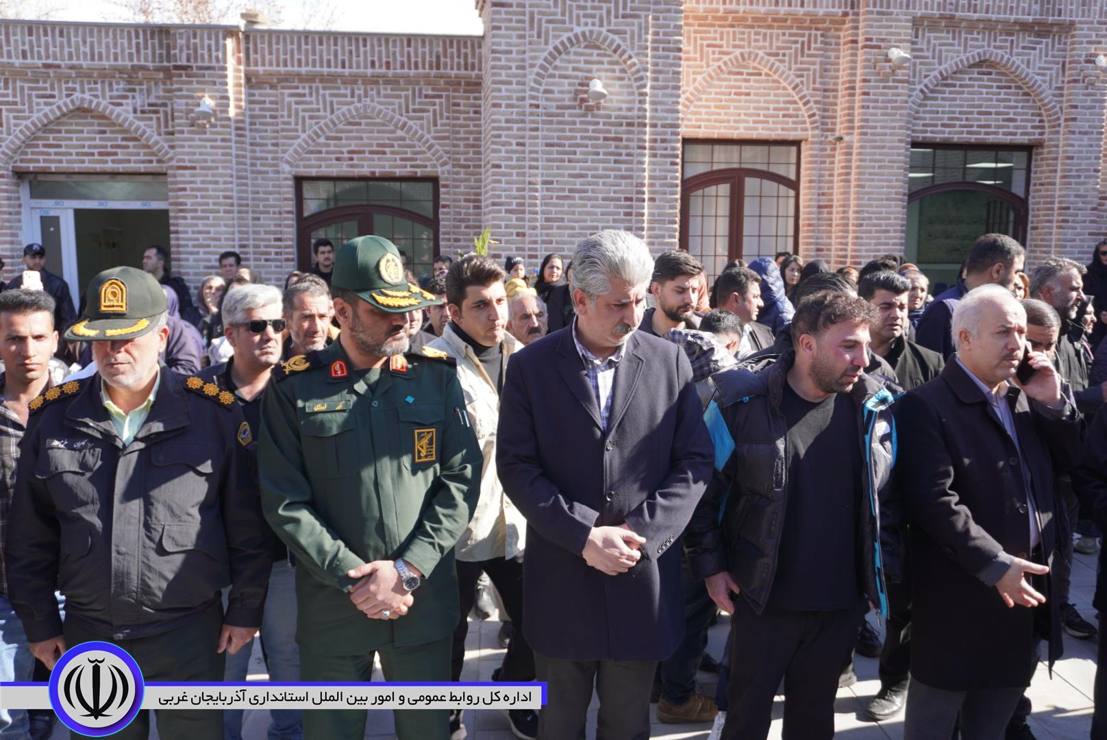 پیکر سرباز شهید مهابادی به خاک سپرده شد