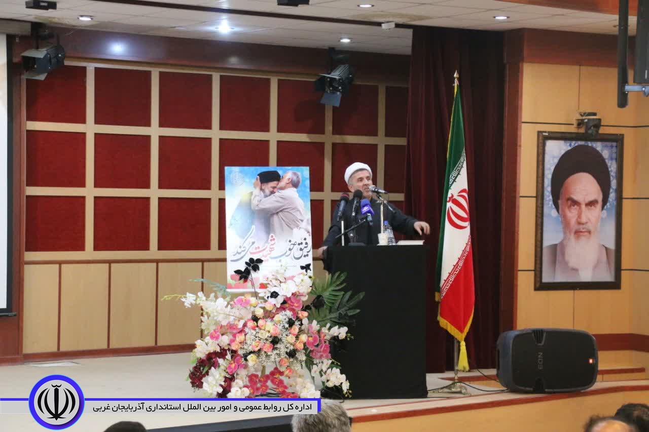 امام جمعه مهاباد: عملکرد شهید رئیسی در دفاع از مظلومان ماندگار است