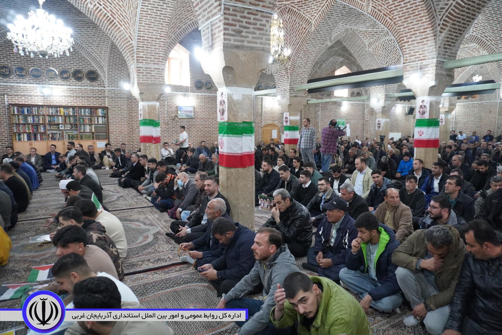 برگزاری آیین بزرگداشت امام شهید امت اسلامی و شهدای جنگ رمضان در مهاباد