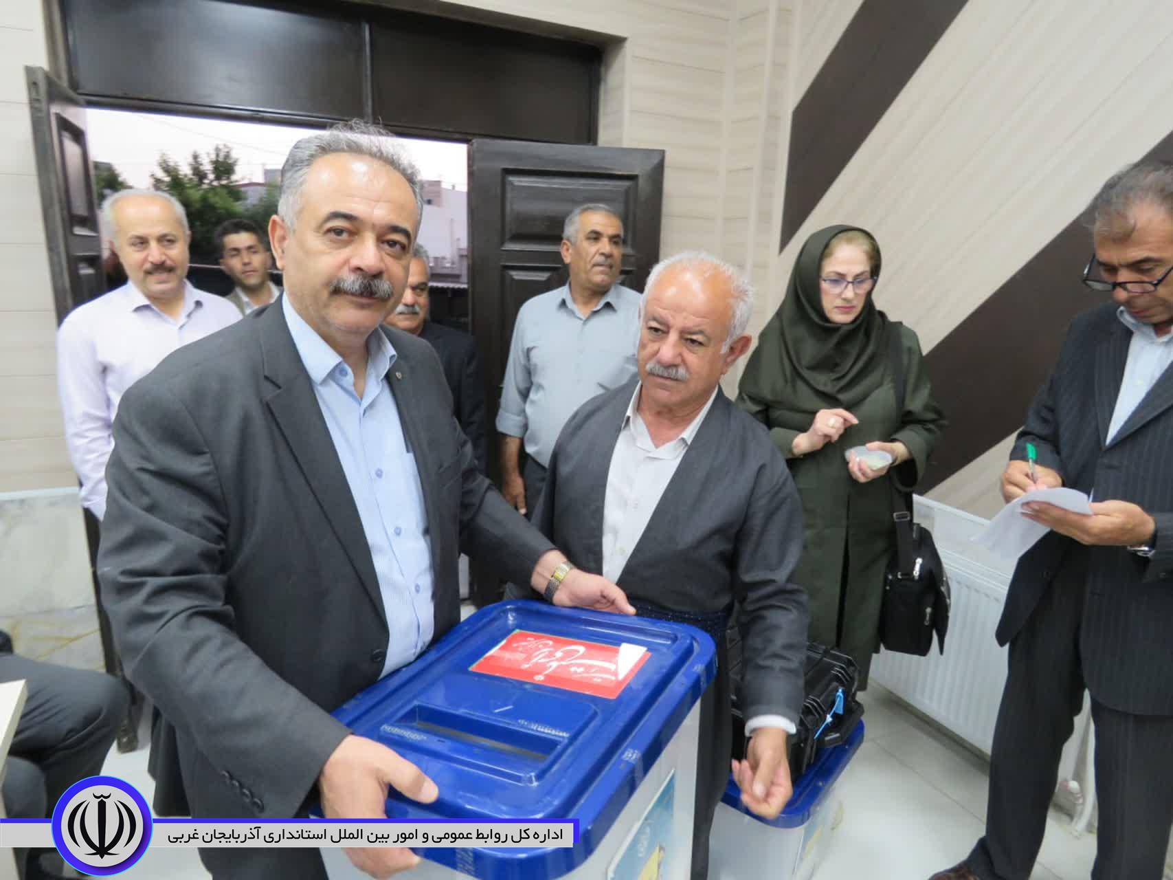 صندوقهای اخذ رأی در مهاباد توزیع شد