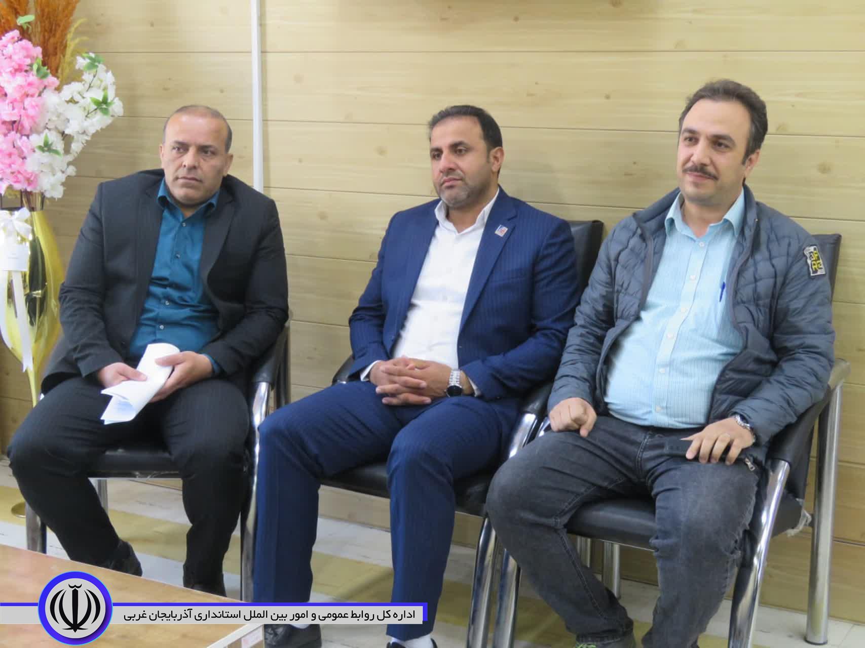 بازدید سرزده فرماندار از اداره صمت و اتاق اصناف مهاباد