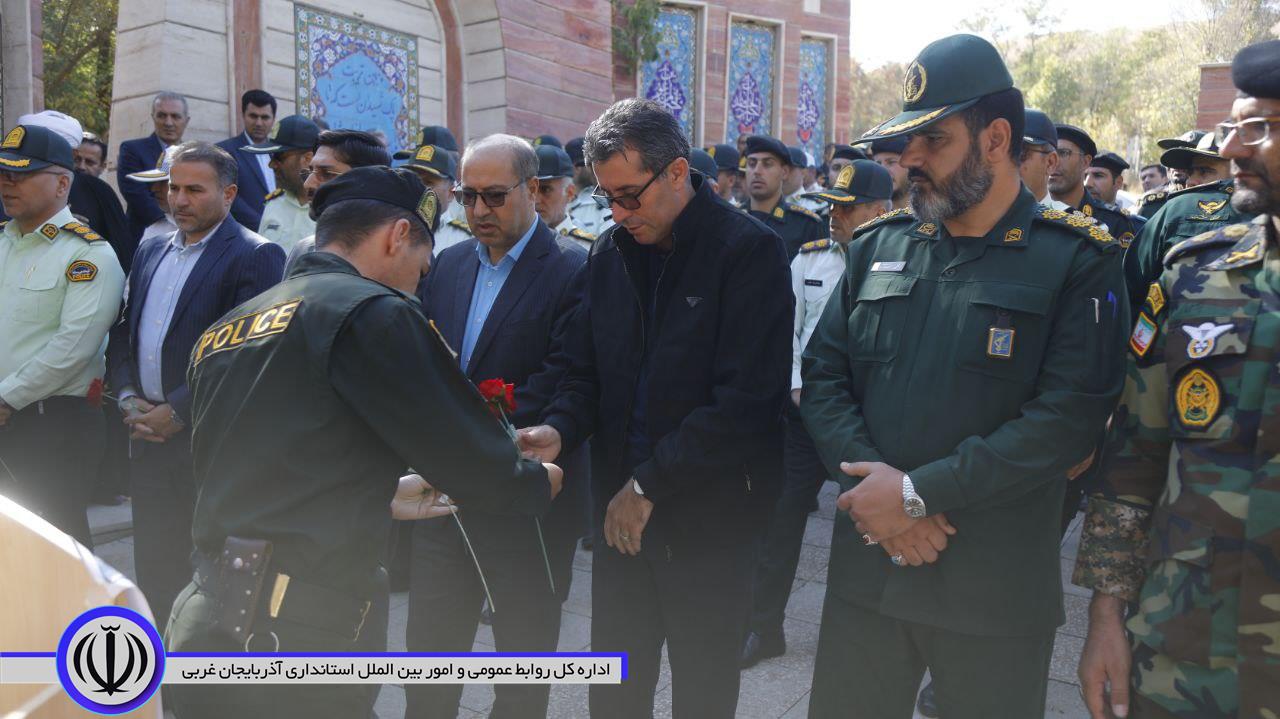 آیین عطرافشانی مزار شهدای شماره دو مهاباد