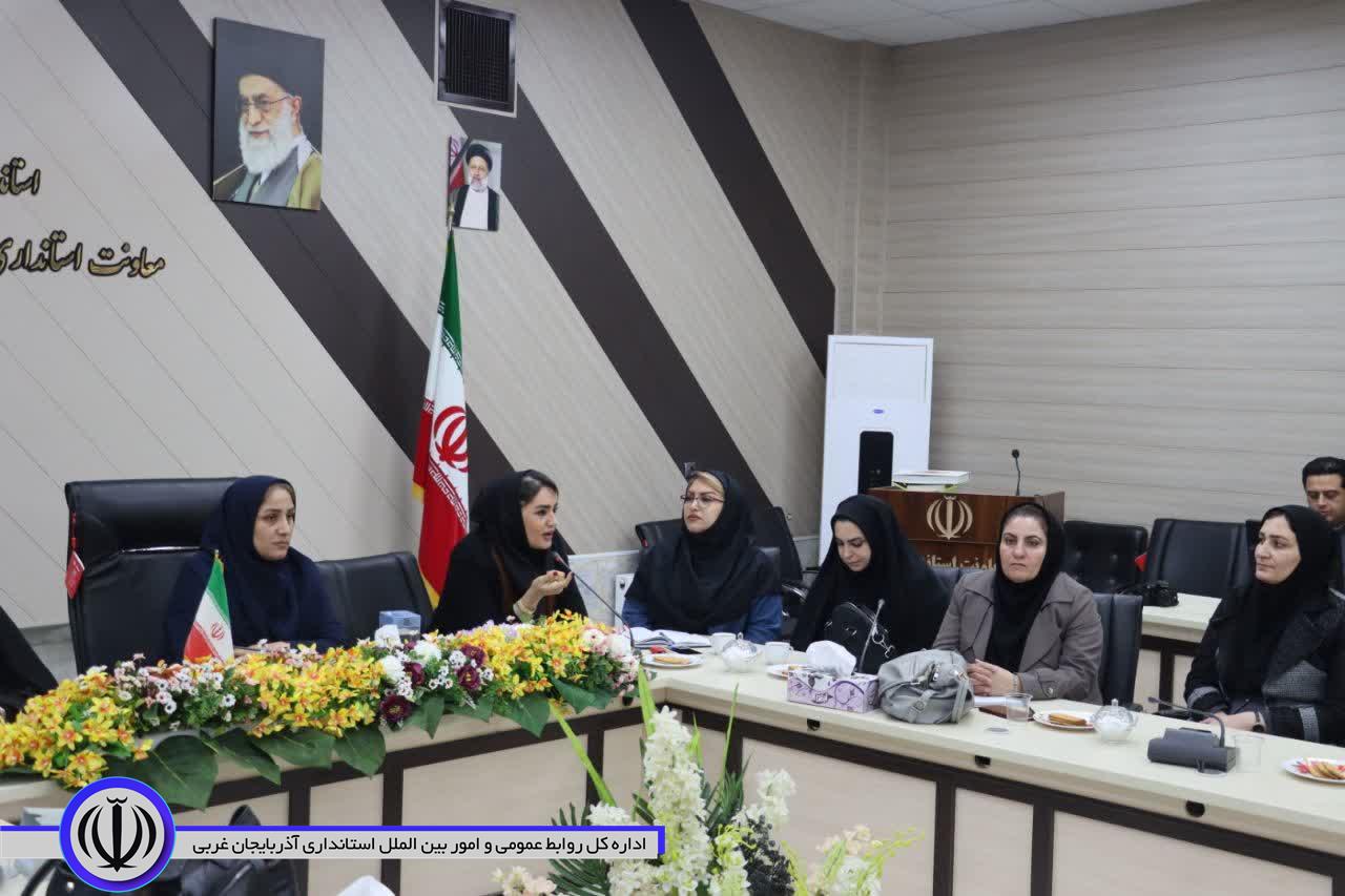 نشست تحکیم بنیان خانواده و مهارت های زندگی، در مهاباد