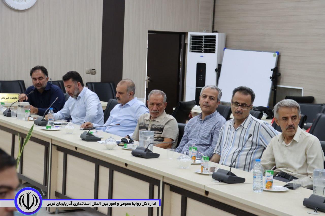 نشست مسوولان شهرستان با بازاریان و معتمدین