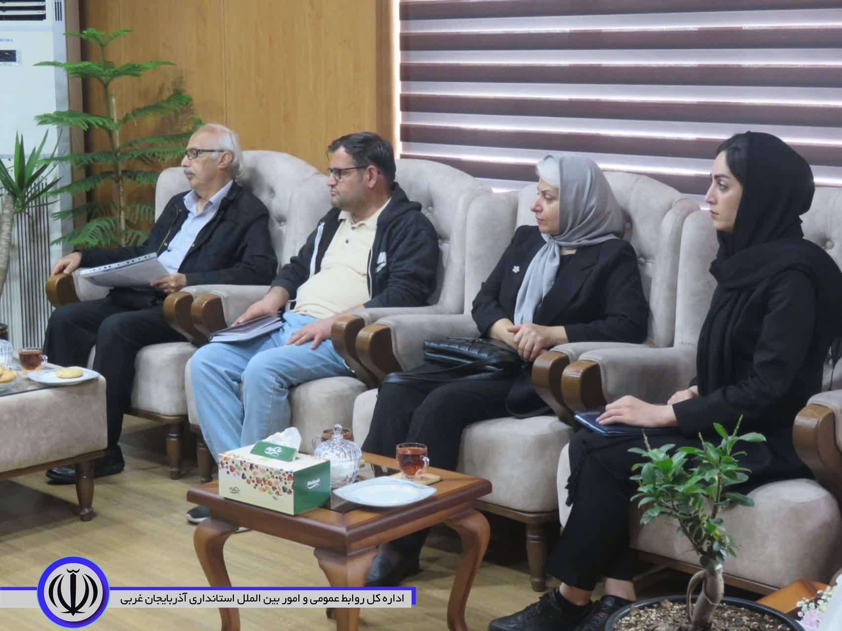 دیدار اعضای هیات عامل بنیاد کودک شهرستان مهاباد با فرماندار ویژه شهرستان مهاباد