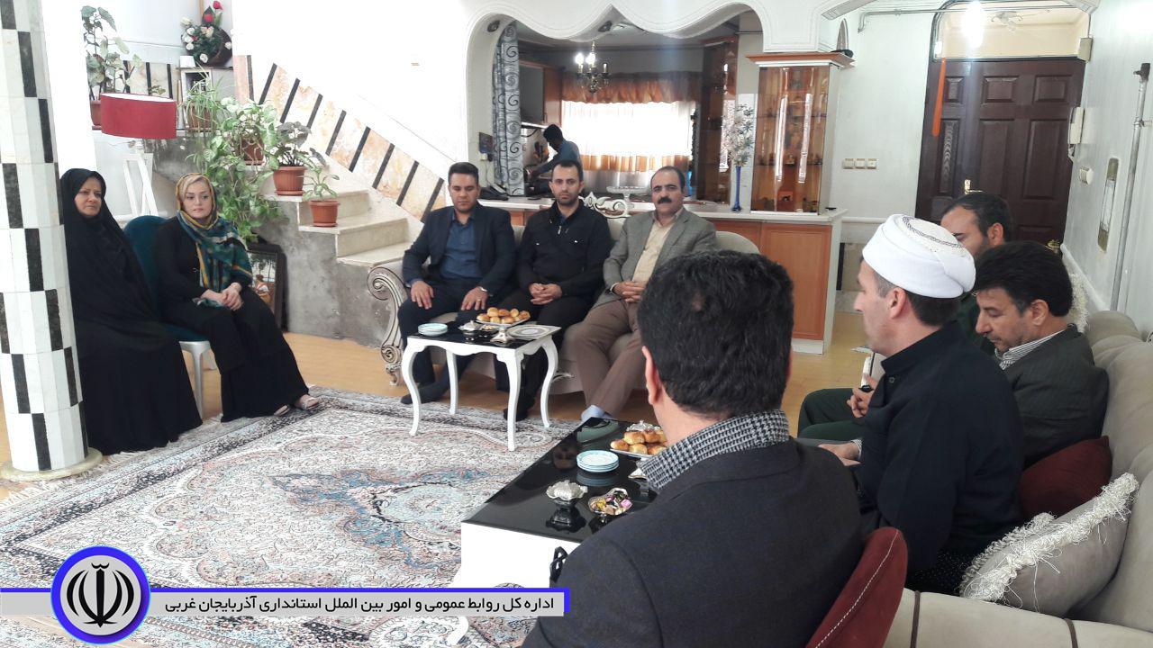 دیدار معاون استاندار و فرماندار ویژه شهرستان مهاباد با دو خانواده جانباز به مناسبت روز جانباز