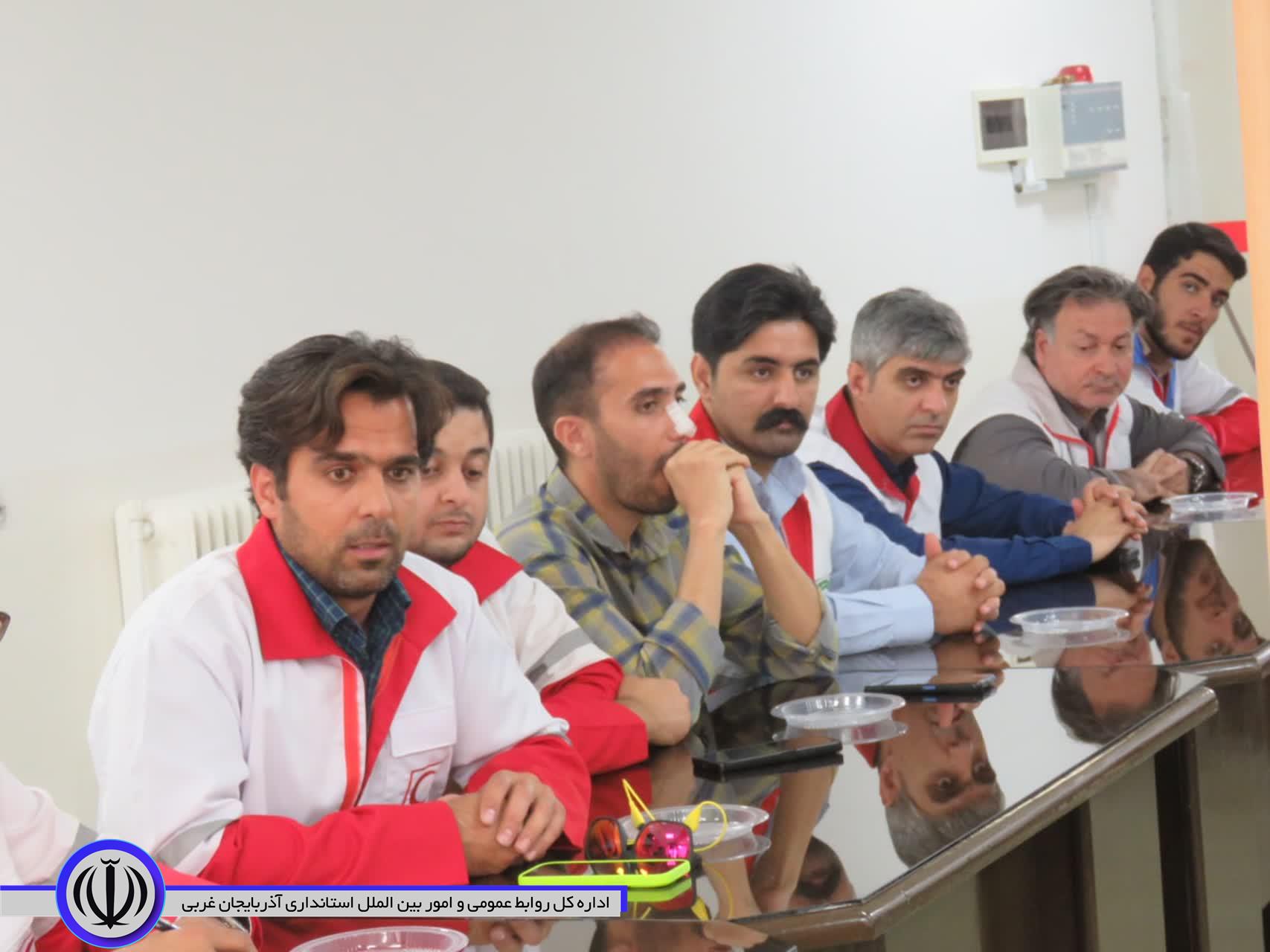 دیدار فرماندار ویژه مهاباد با کارکنان جمعیت هلال احمر شهرستان به مناسبت هفته هلال احمر