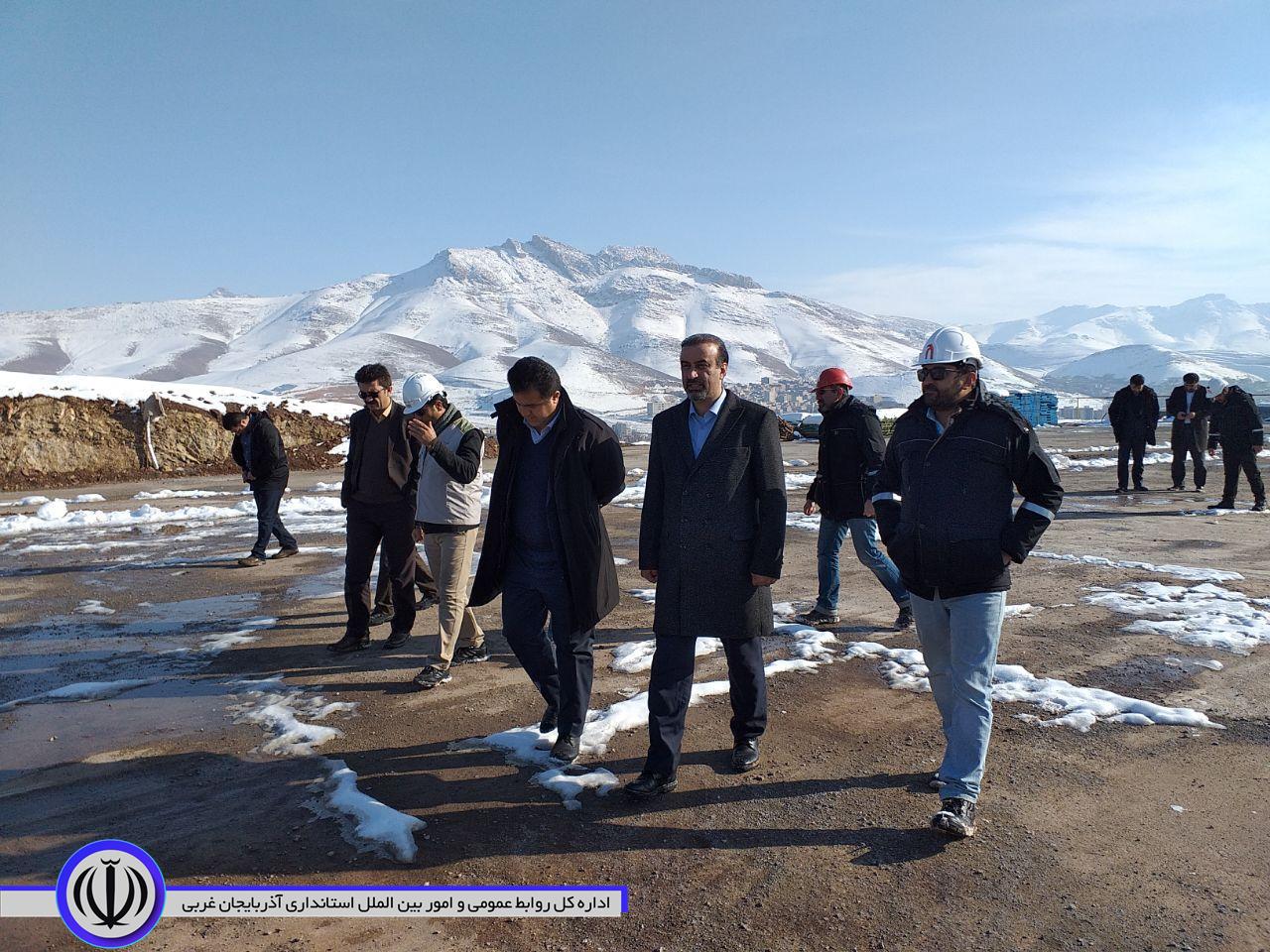 بازدید مدیرکل امور اقتصادی و دارایی استان آذربایجان غربی ، معاون هماهنگی امور اقتصادی استاندار آذربایجانغربی و معاون استاندار و فرماندار ویژه شهرستان مهاباد از بیمارستان 350 تختخوابی