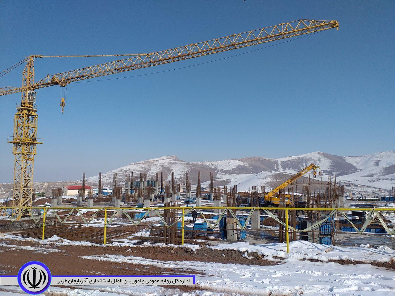 بازدید مدیرکل امور اقتصادی و دارایی استان آذربایجان غربی ، معاون هماهنگی امور اقتصادی استاندار آذربایجانغربی و معاون استاندار و فرماندار ویژه شهرستان مهاباد از بیمارستان 350 تختخوابی