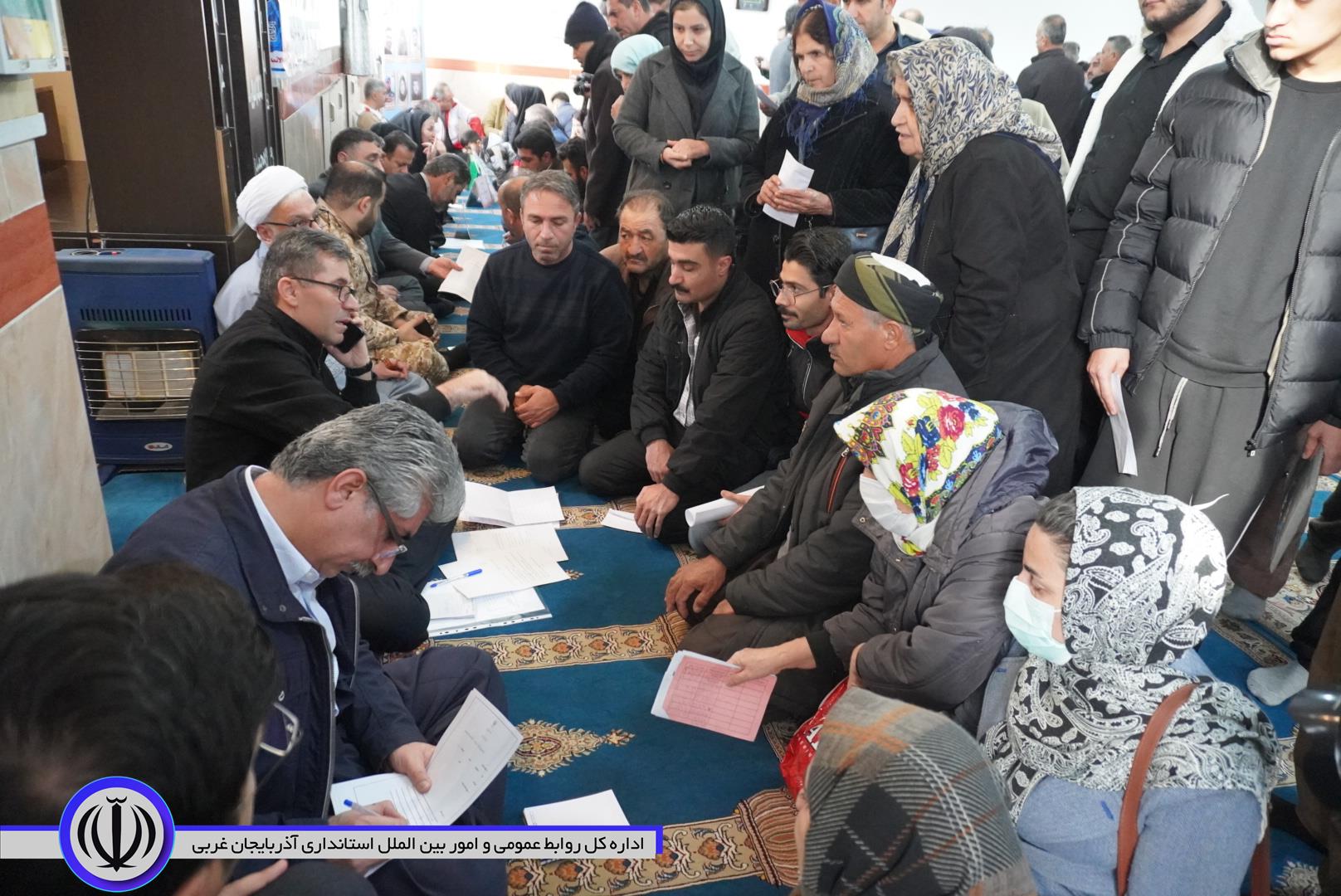 دیدار صمیمی مسئولین شهرستان با جمعی از شهروندان منطقه پشت تپ