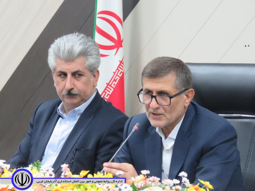 نشست صمیمی معاون توسعه مدیریت و منابع استانداری با همکاران فرمانداری مهاباد