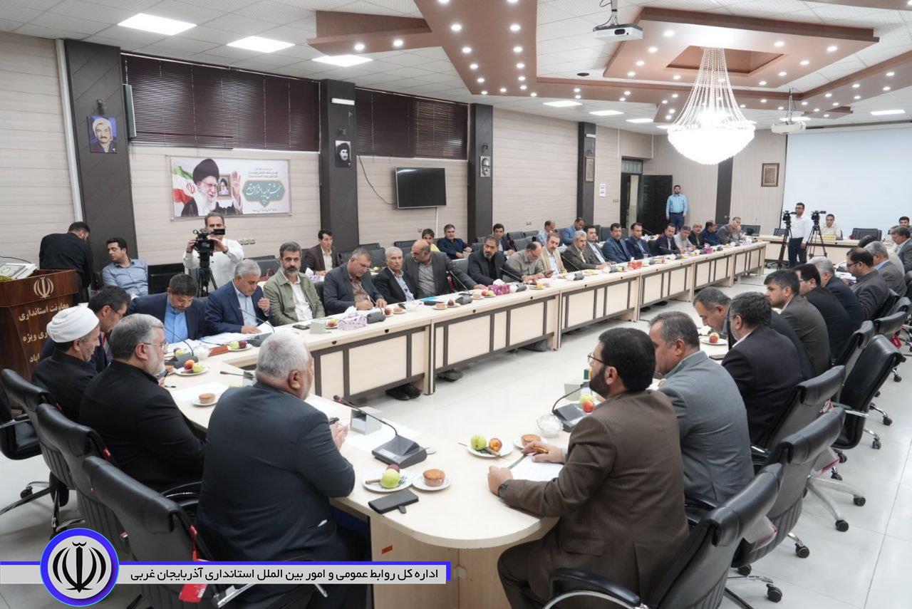 زمینه اشتغال فارغالتحصیلان دانشگاهی در استان فراهم شود/ گردشگری بهترین محور توسعه شهرستان مهاباد است/ به تعهدات خود به مردم پایبندیم