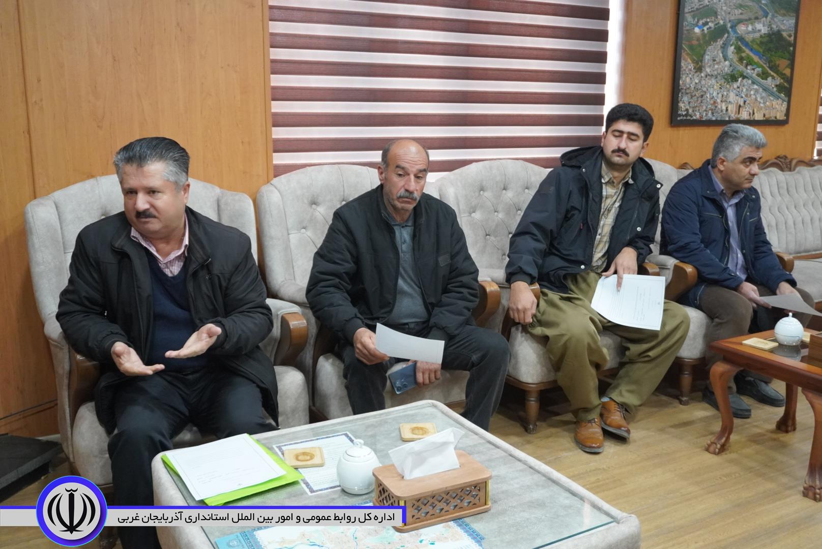 پاسخگویی و پیگیری مطالبات شهروندان در ملاقات مردمی با فرماندار مهاباد