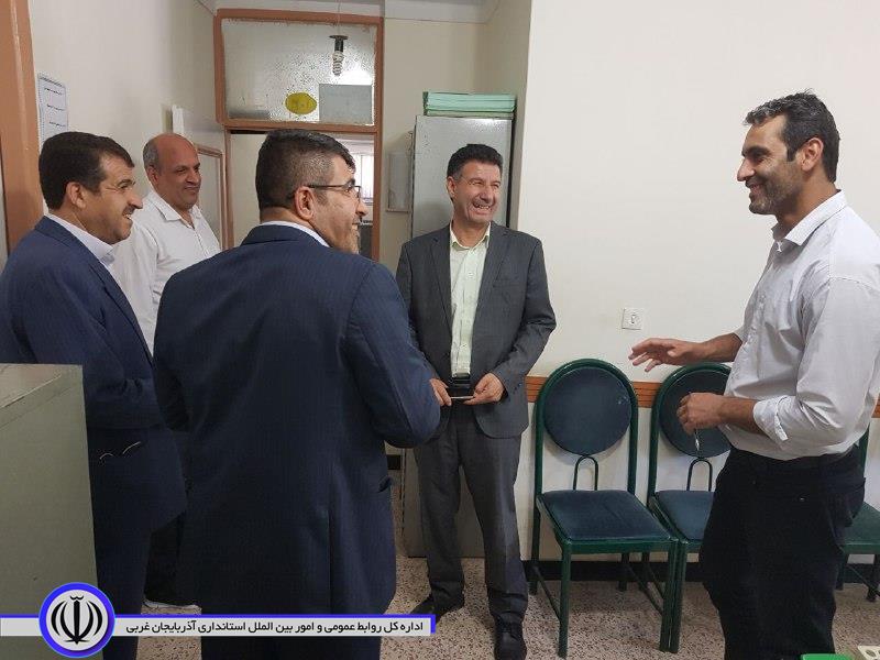 بازدید سرزده معاون استاندار و فرماندار ویژه شهرستان مهاباد از کمیته امداد امام خمینی (ره)