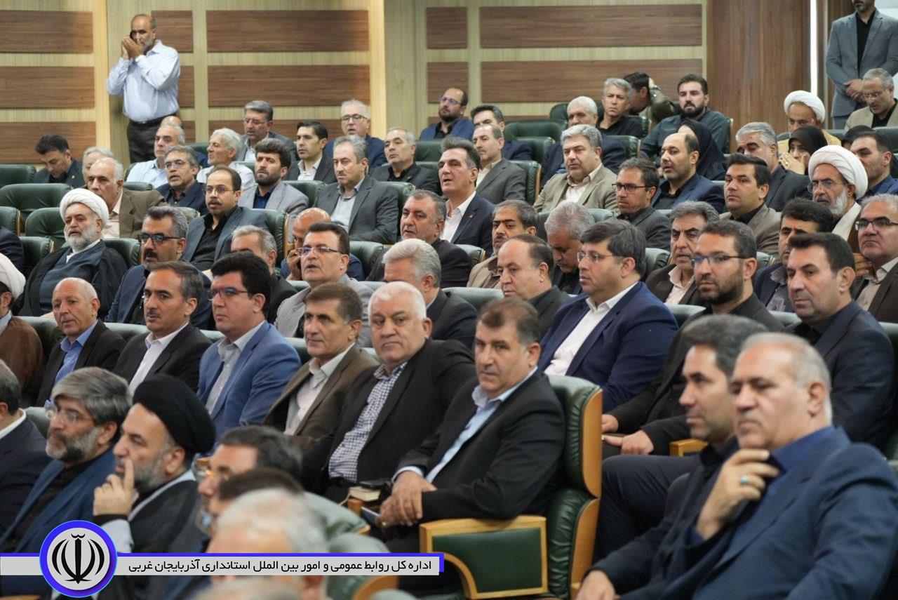 اجرای 5 هزار پروژه عمرانی در آذربایجان غربی محصول برنامه ریزی درست، هم افزایی، تلاش شبانه روزی و امنیت پایدار بود/ ریل گذاری توسعه استان با همفکری نمایندگان مجلس انجام شده است/ ظرفیت های کم نظیر آذربا