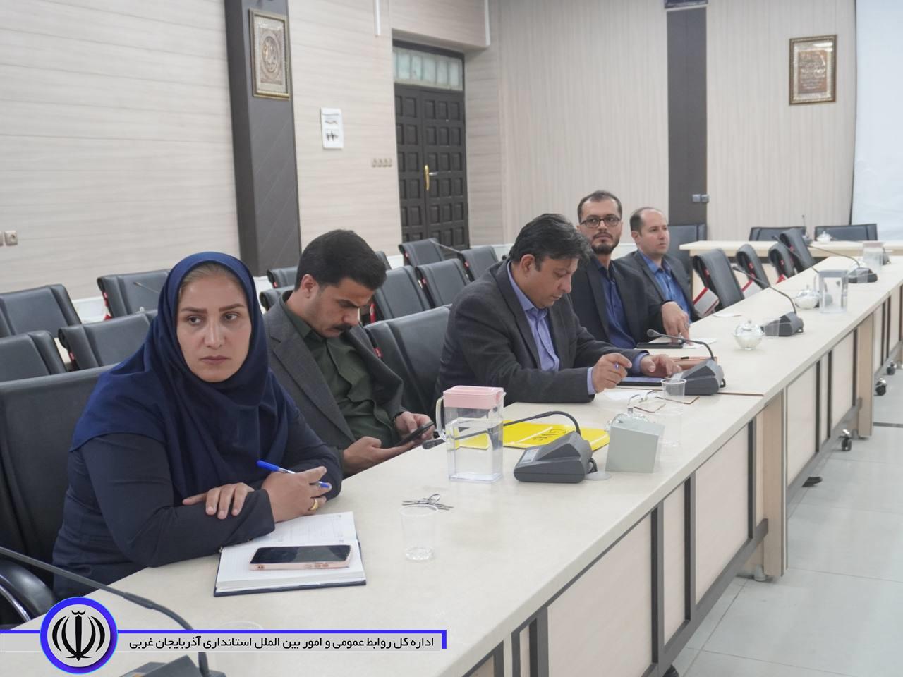 اعزام کاروان 9 اتوبوسی از مهاباد به مراسم وداع و تشییع پیکر رهبر شهید انقلاب