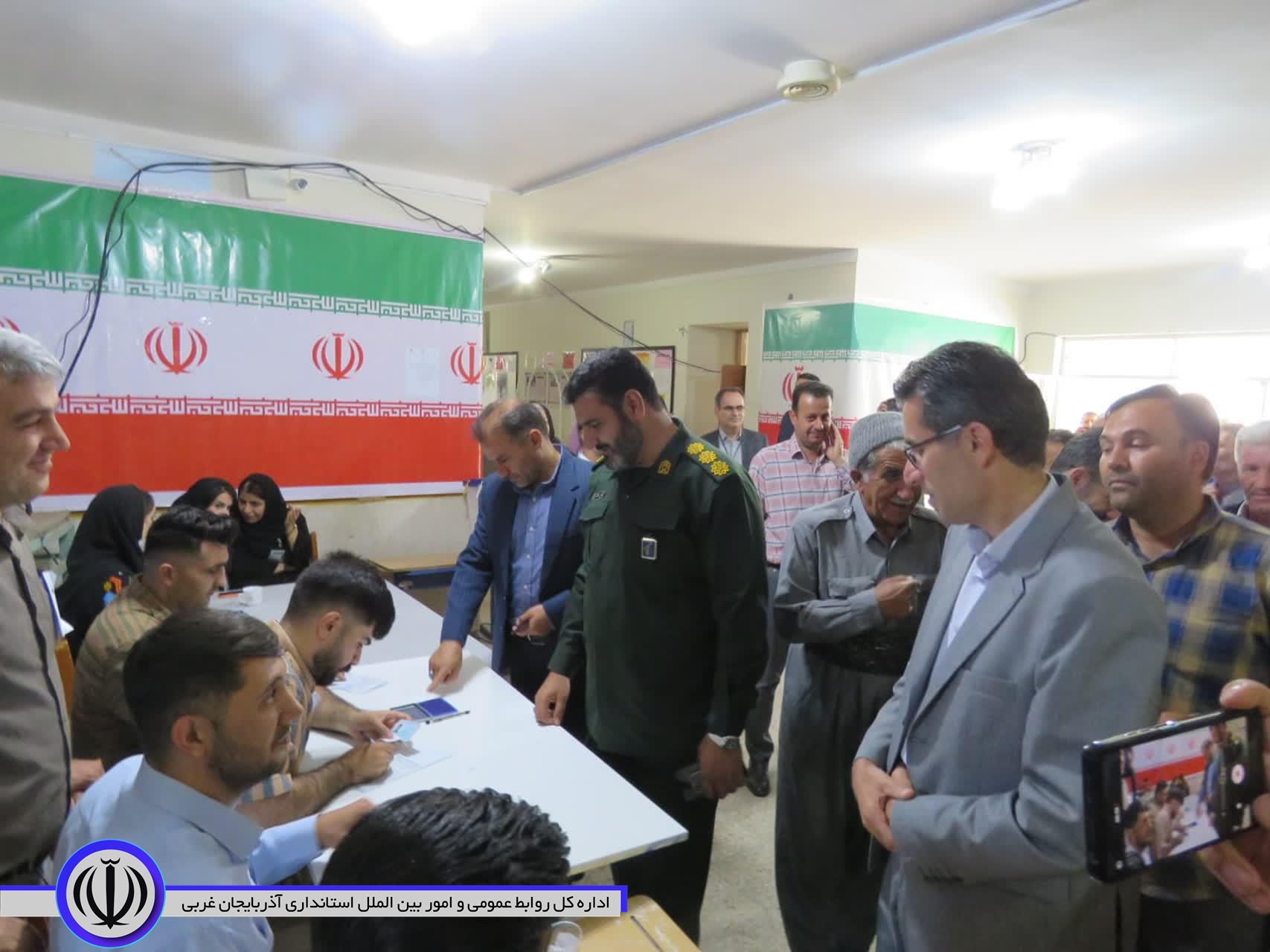 اعضای شورای تامین مهاباد رای خود را به صندوق انداختند