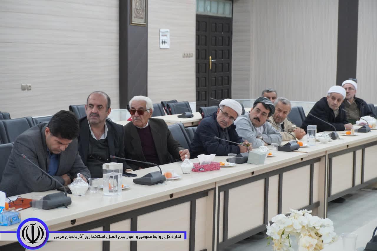 نشست هم اندیشی روحانیون و بررسی مشکلات موقوفات مهاباد