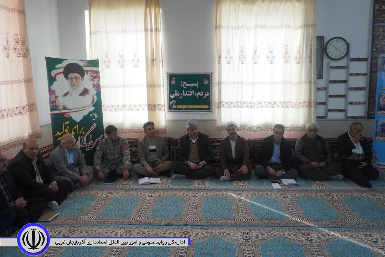 برپایی میزخدمت مسئولان در روستای لج مهاباد