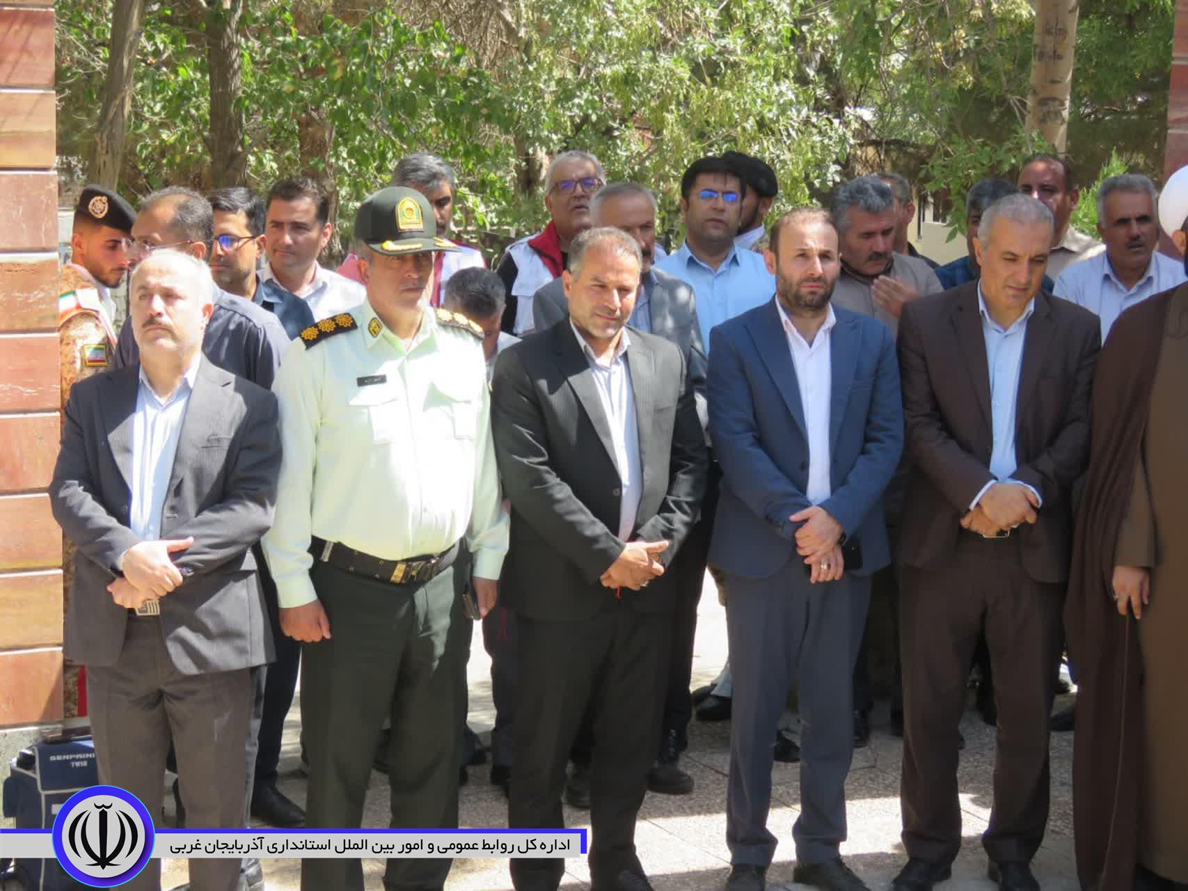 گلباران و غبار روبی مزار شهدا در مهاباد به مناسبت سالروز بازگشت آزادگان به میهن اسلامی