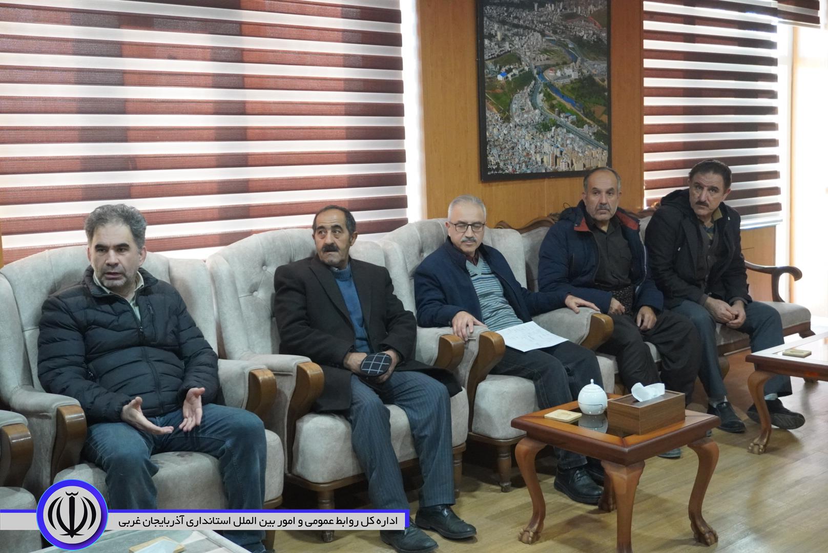 پاسخگویی و پیگیری مطالبات شهروندان در ملاقات مردمی با فرماندار مهاباد