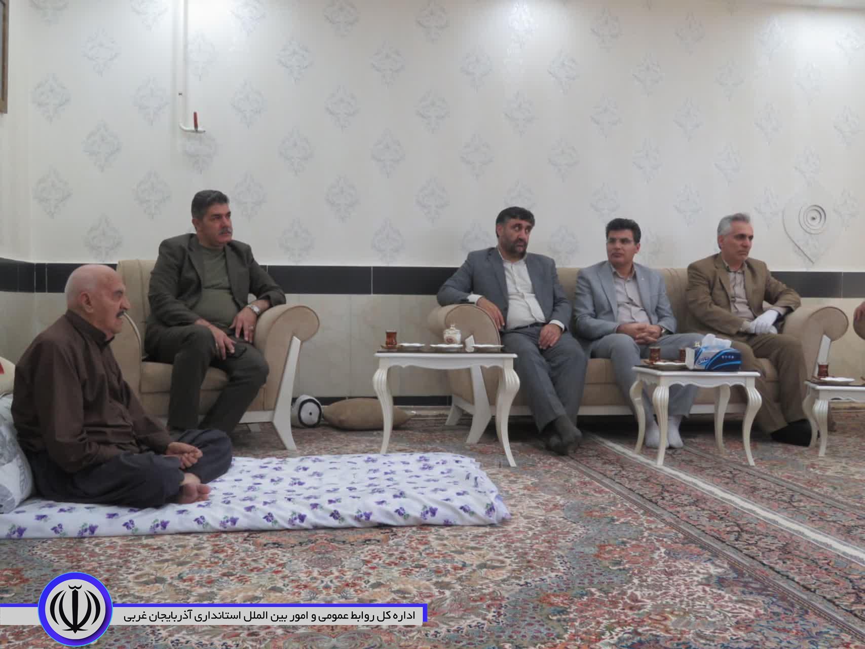 مسوولان مهابادی به دیدار خانواده شهدا رفتند