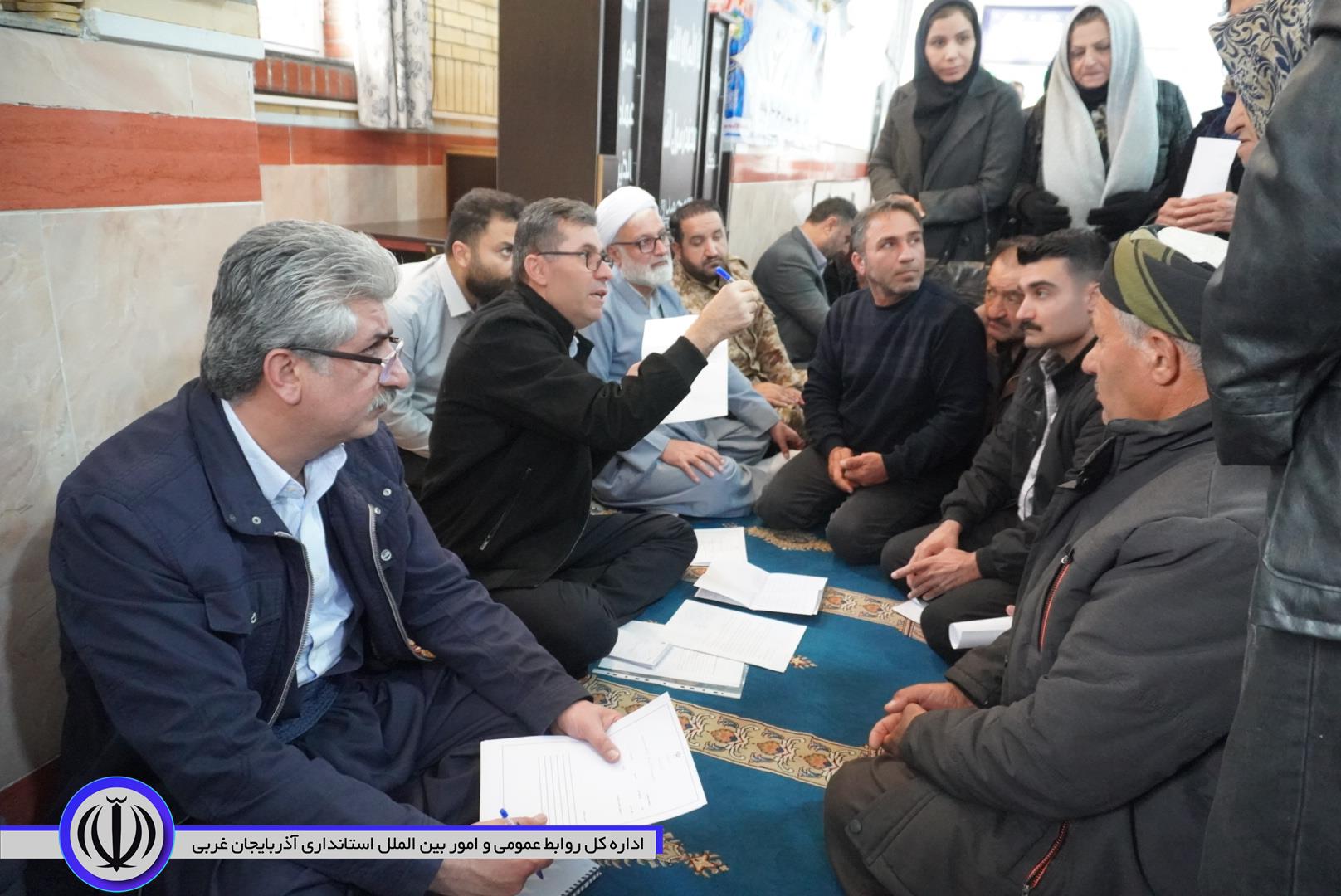 دیدار صمیمی مسئولین شهرستان با جمعی از شهروندان منطقه پشت تپ