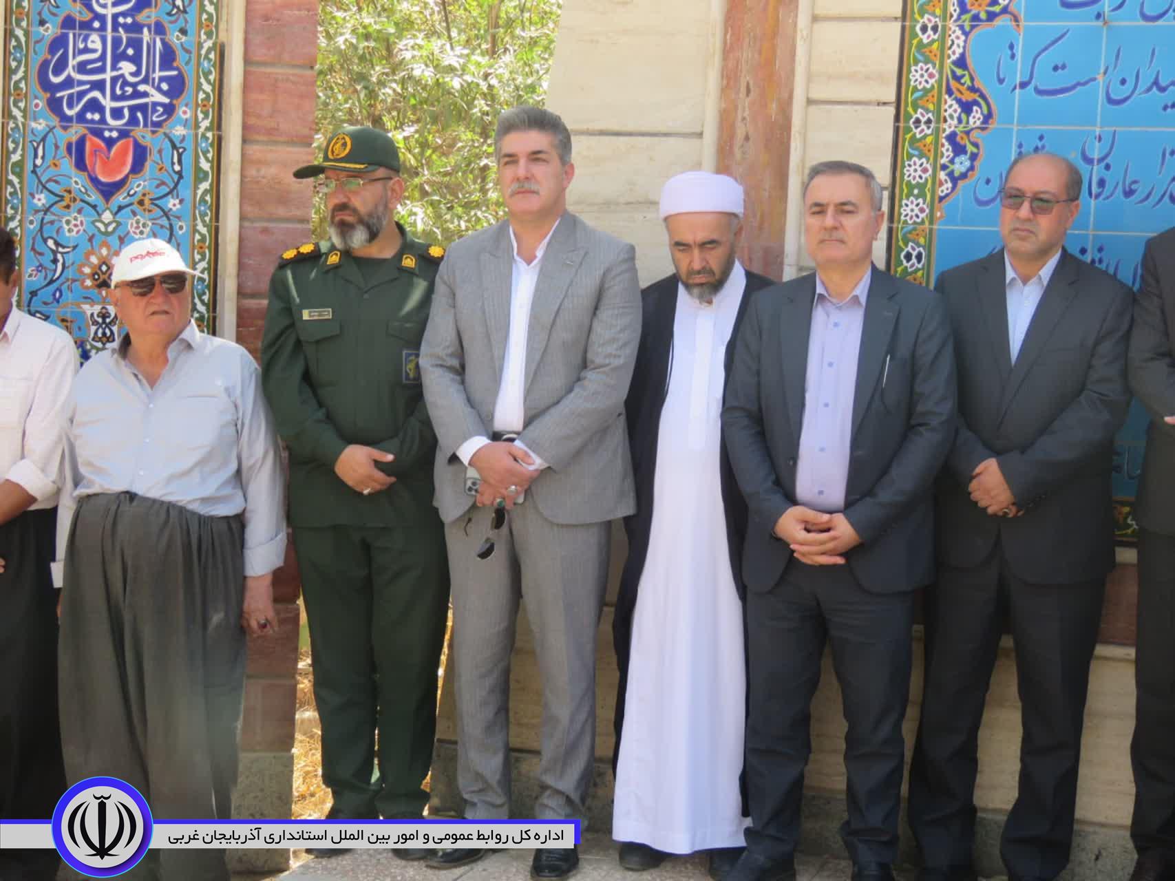 گلباران و غبار روبی مزار شهدا در مهاباد به مناسبت سالروز بازگشت آزادگان به میهن اسلامی