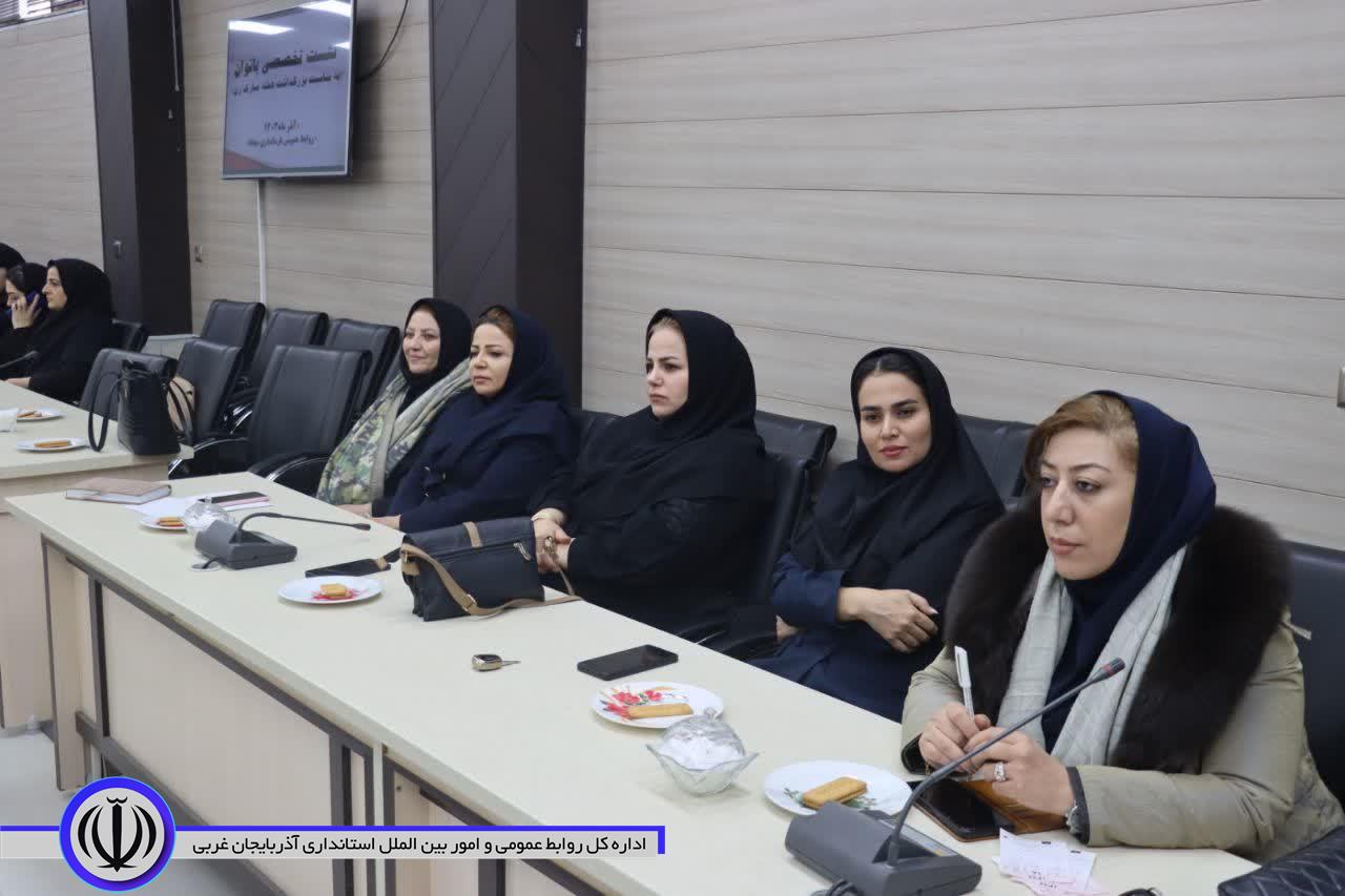 نشست تخصصی بانوان به مناسبت گرامیداشت هفته زن و روز مادر