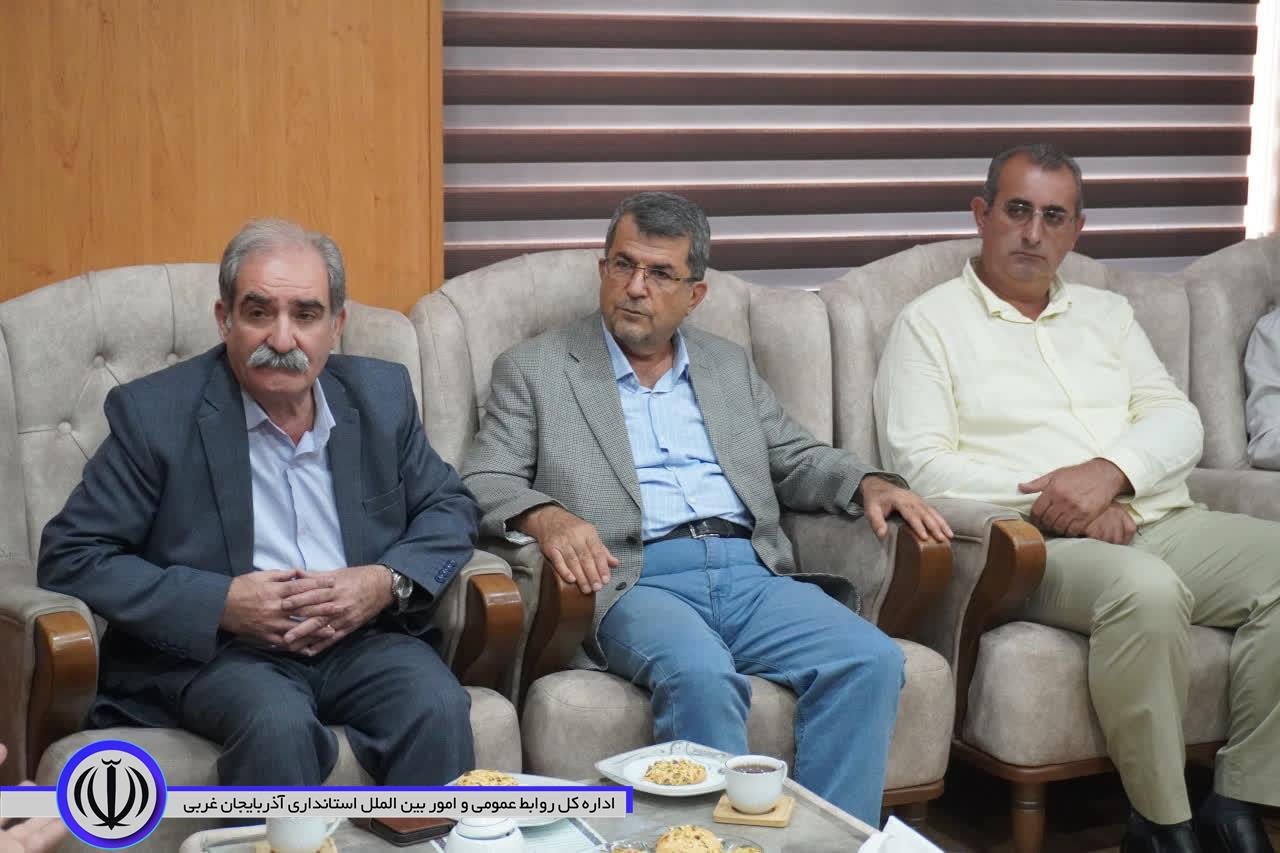 پاسخگویی و پیگیری مطالبات شهروندان در ملاقات مردمی با فرماندار مهاباد