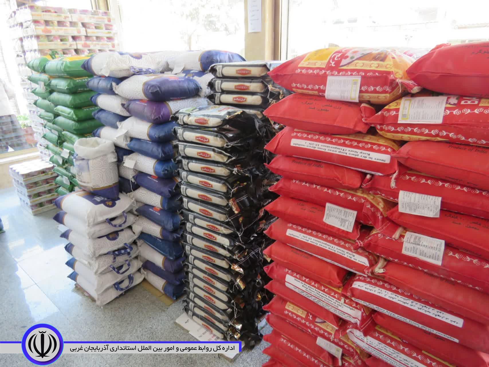 توزیع بیش از 100 تُن کالای اساسی در مهاباد آغاز شد
